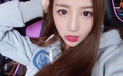 FREEZEFRAME丰满人妻